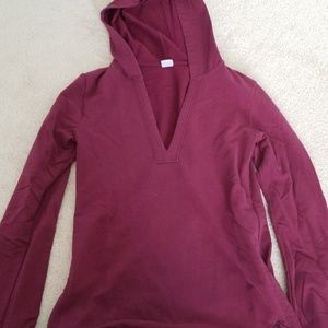 Maroon hooded V-neck pullover